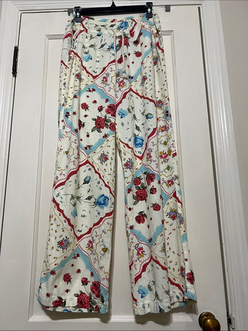 April Kiss Floral Wide-Leg Drawstring Beach Pants - Cream with Red & Blue Roses